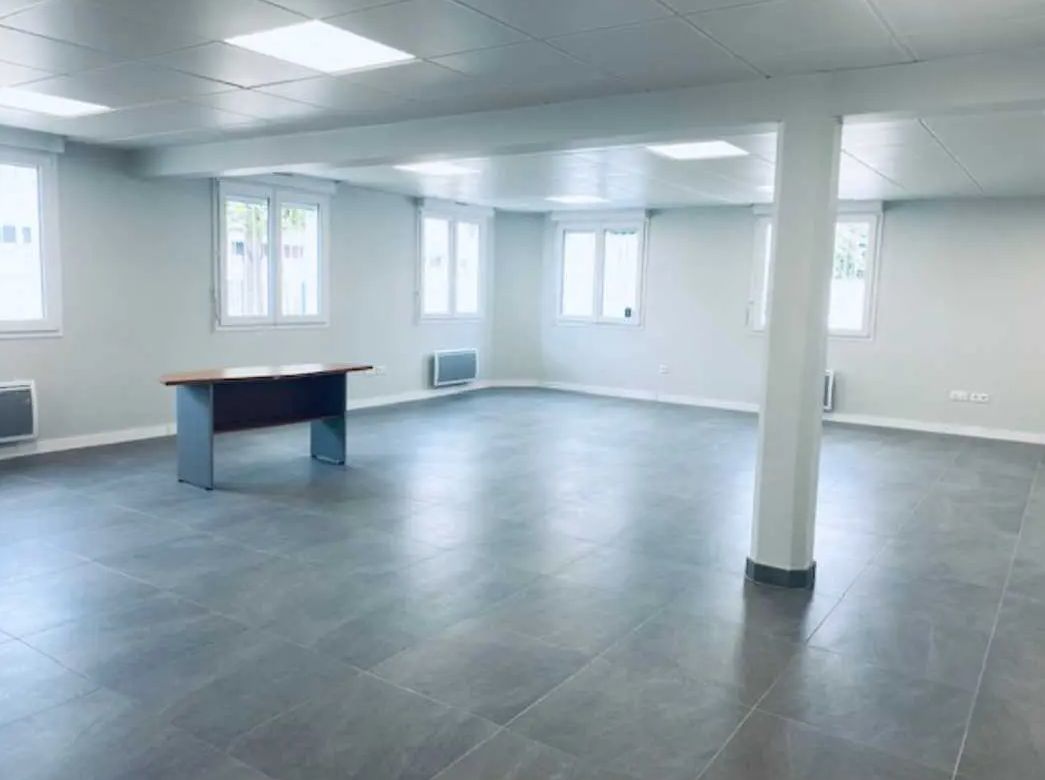 entrepôt de 319m², Vitry-sur-Seine (Val-de-Marne)