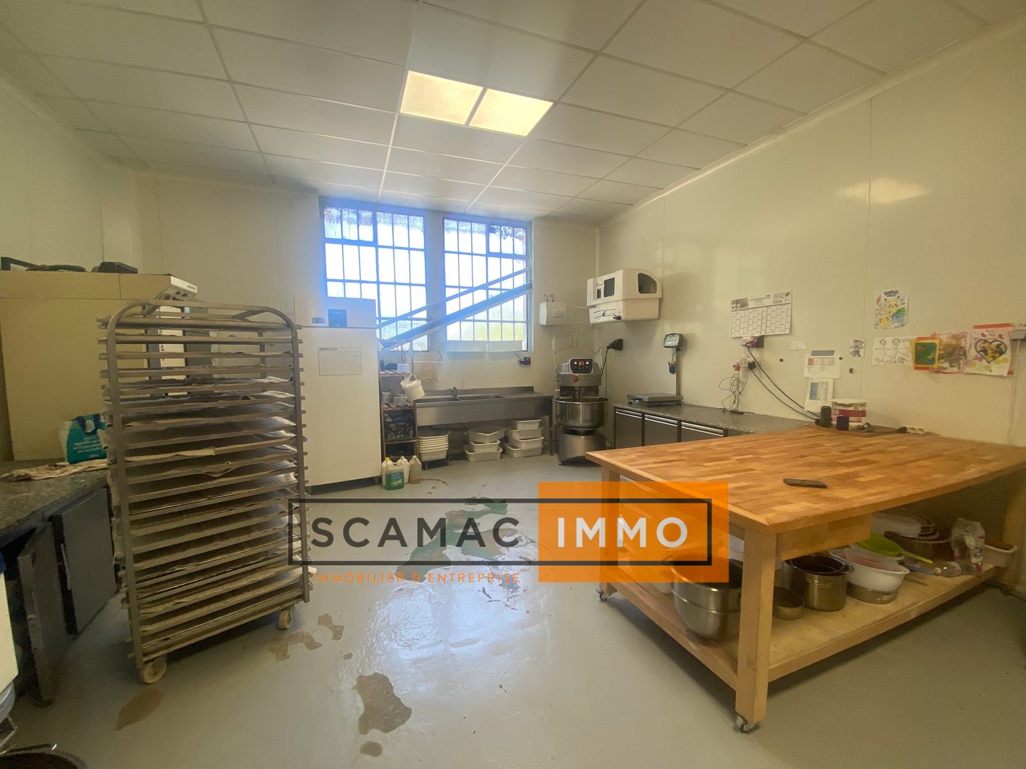 local d'activités de 115m², Gardanne (Bouches-du-Rhône)