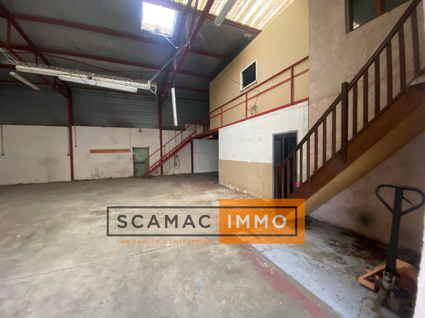 local d'activités de 300m², Gignac-la-Nerthe (Bouches-du-Rhône)