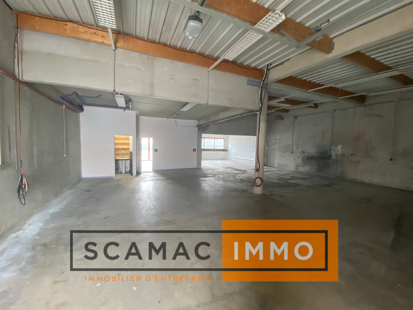 locaux mixtes de 221m², Châteauneuf-lès-Martigues (Bouches-du-Rhône)