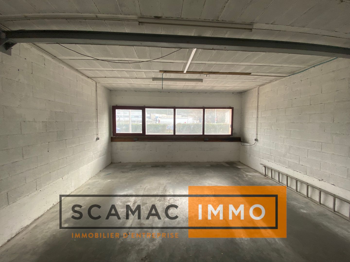 locaux mixtes de 221m², Châteauneuf-lès-Martigues (Bouches-du-Rhône)