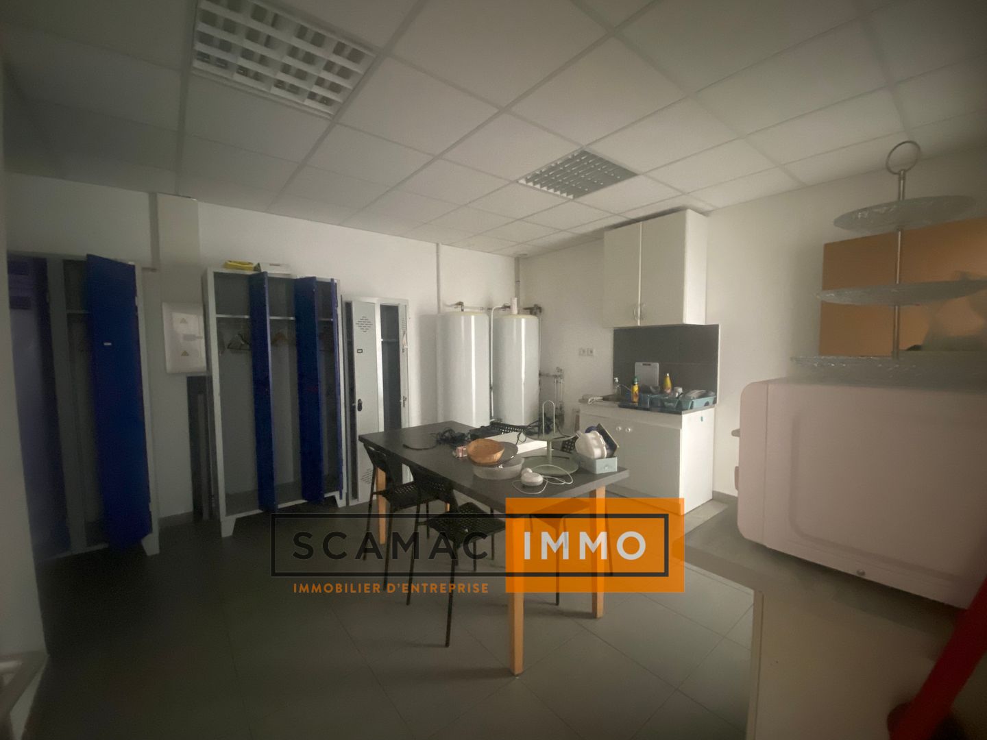 local commercial de 200m², Châteauneuf-lès-Martigues (Bouches-du-Rhône)