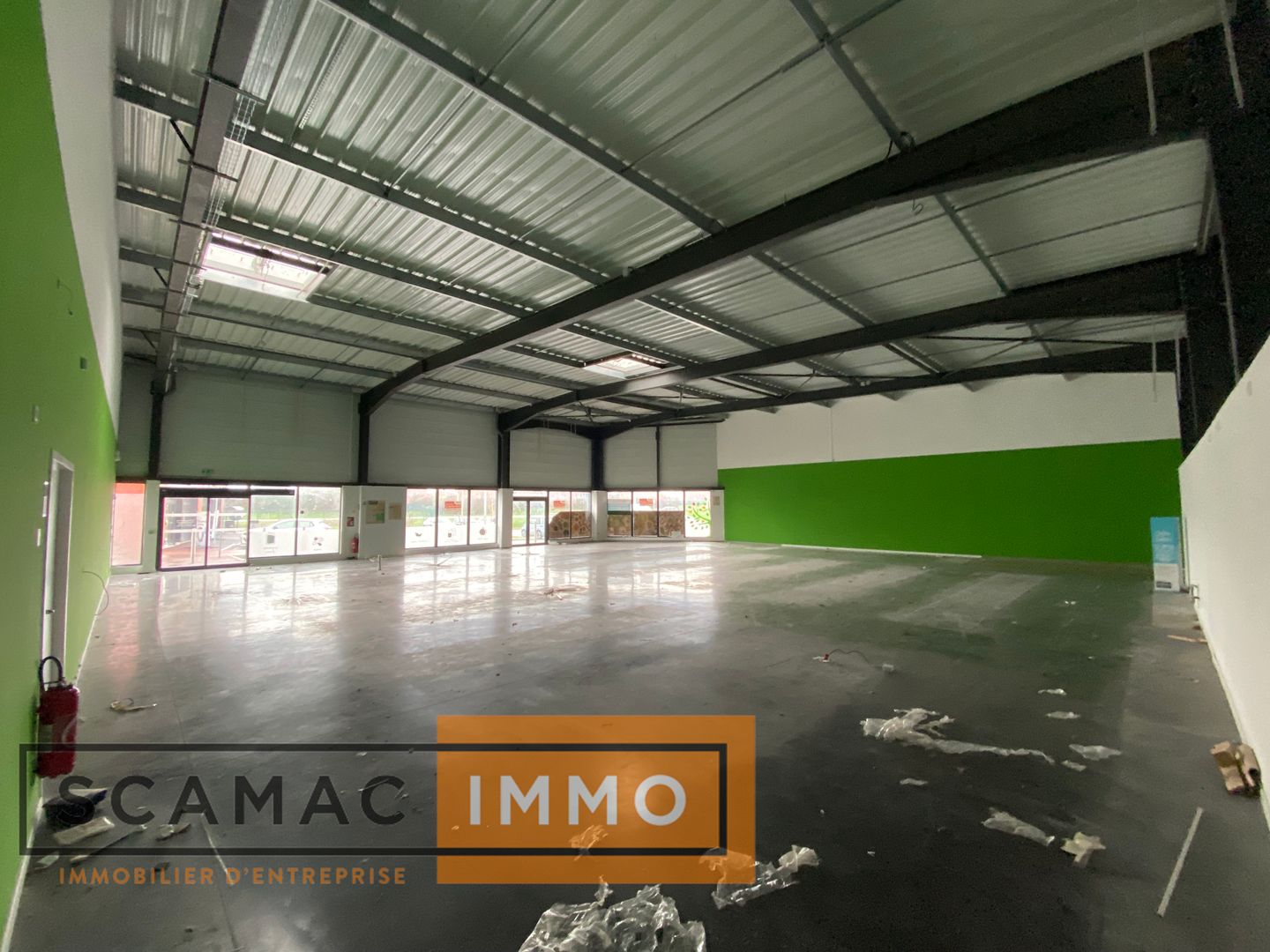 local commercial de 254m², Pringy (Seine-et-Marne)