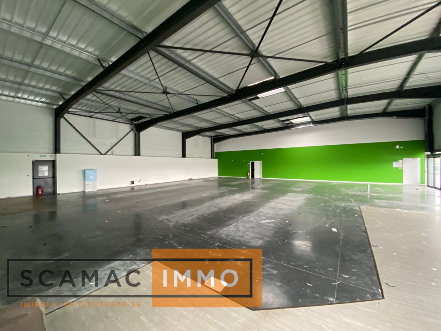 local commercial de 254m², Pringy (Seine-et-Marne)