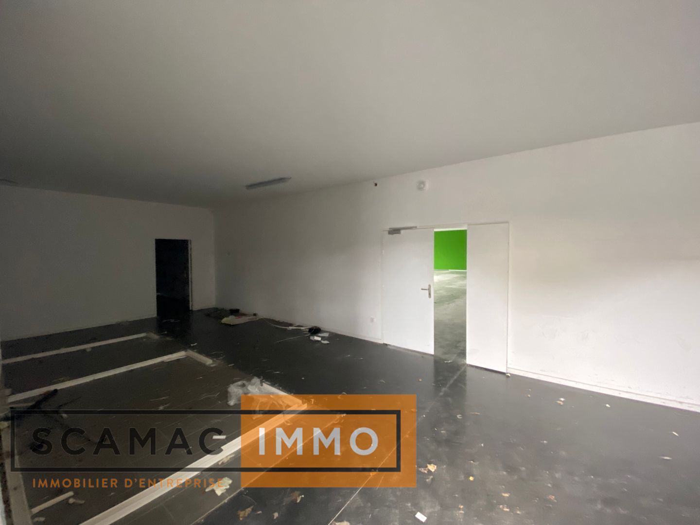 local commercial de 254m², Pringy (Seine-et-Marne)