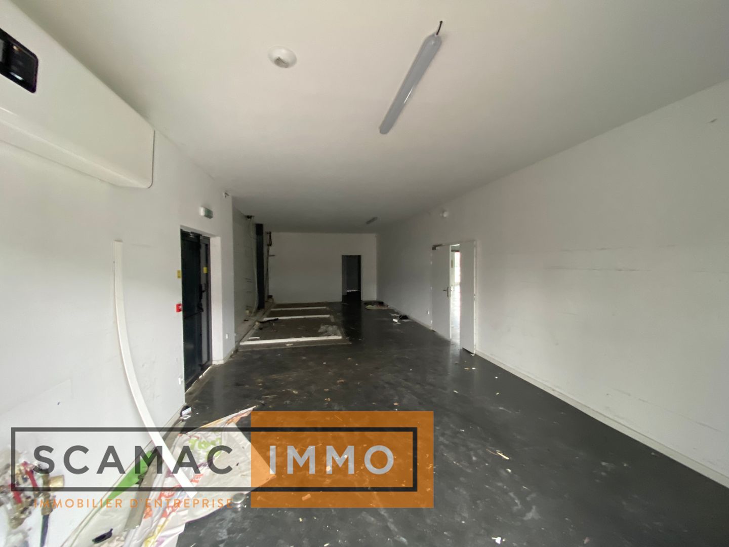 local commercial de 254m², Pringy (Seine-et-Marne)
