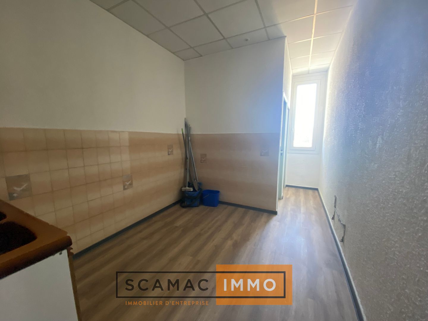 bureau de 15m², Gardanne (Bouches-du-Rhône)