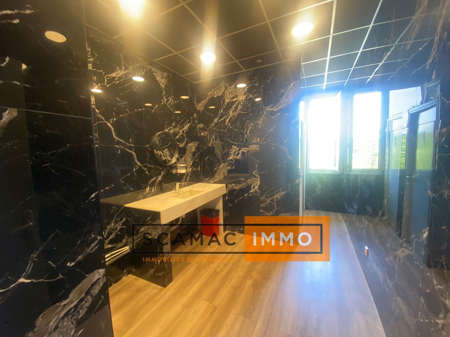 bureau de 15m², Gardanne (Bouches-du-Rhône)