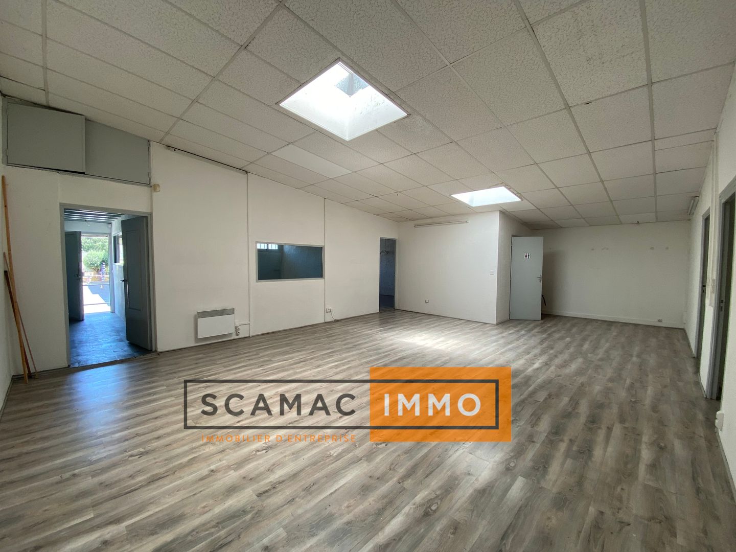 local d'activités de 237m², Venelles (Bouches-du-Rhône)