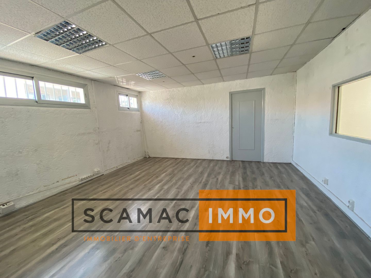 local d'activités de 237m², Venelles (Bouches-du-Rhône)