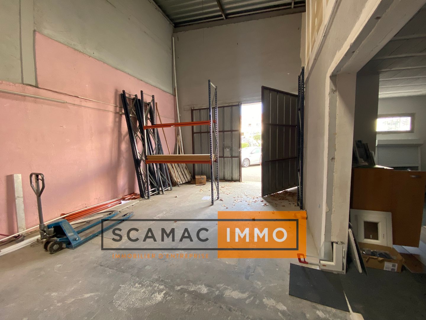 local d'activités de 123m², Venelles (Bouches-du-Rhône)