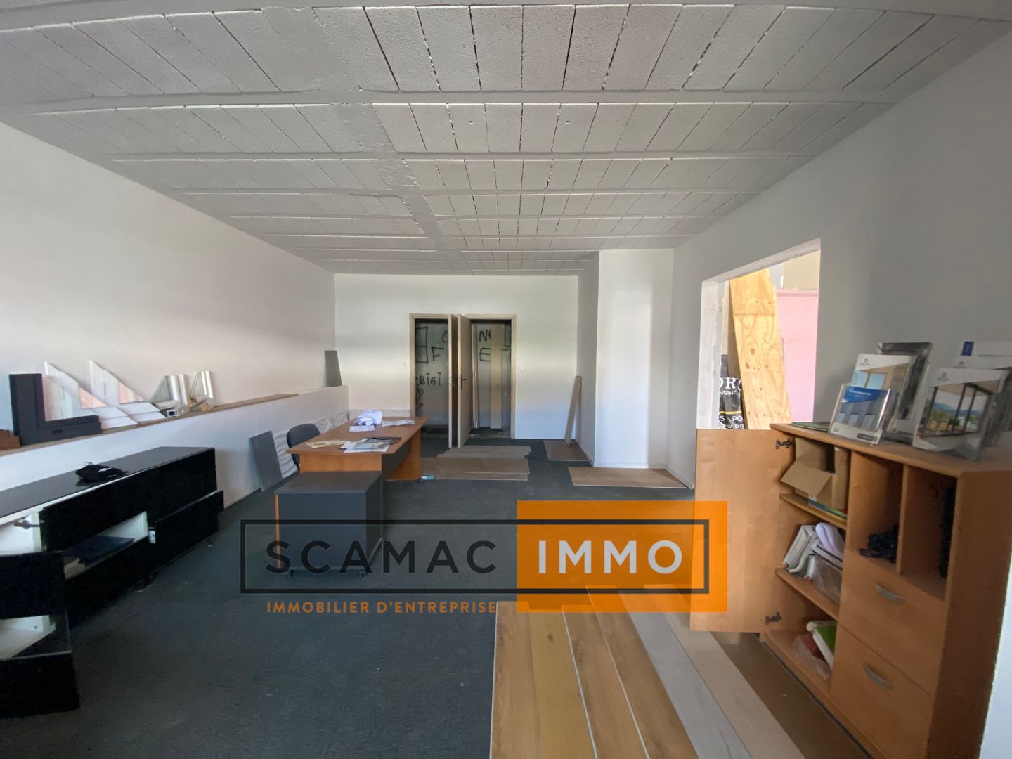 local d'activités de 123m², Venelles (Bouches-du-Rhône)