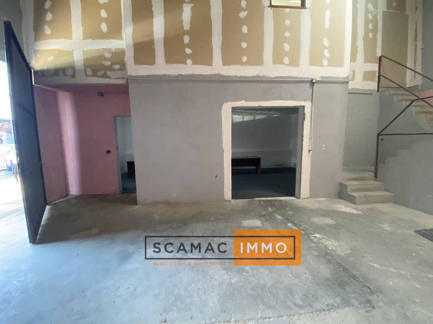 local commercial de 128m², Venelles (Bouches-du-Rhône)