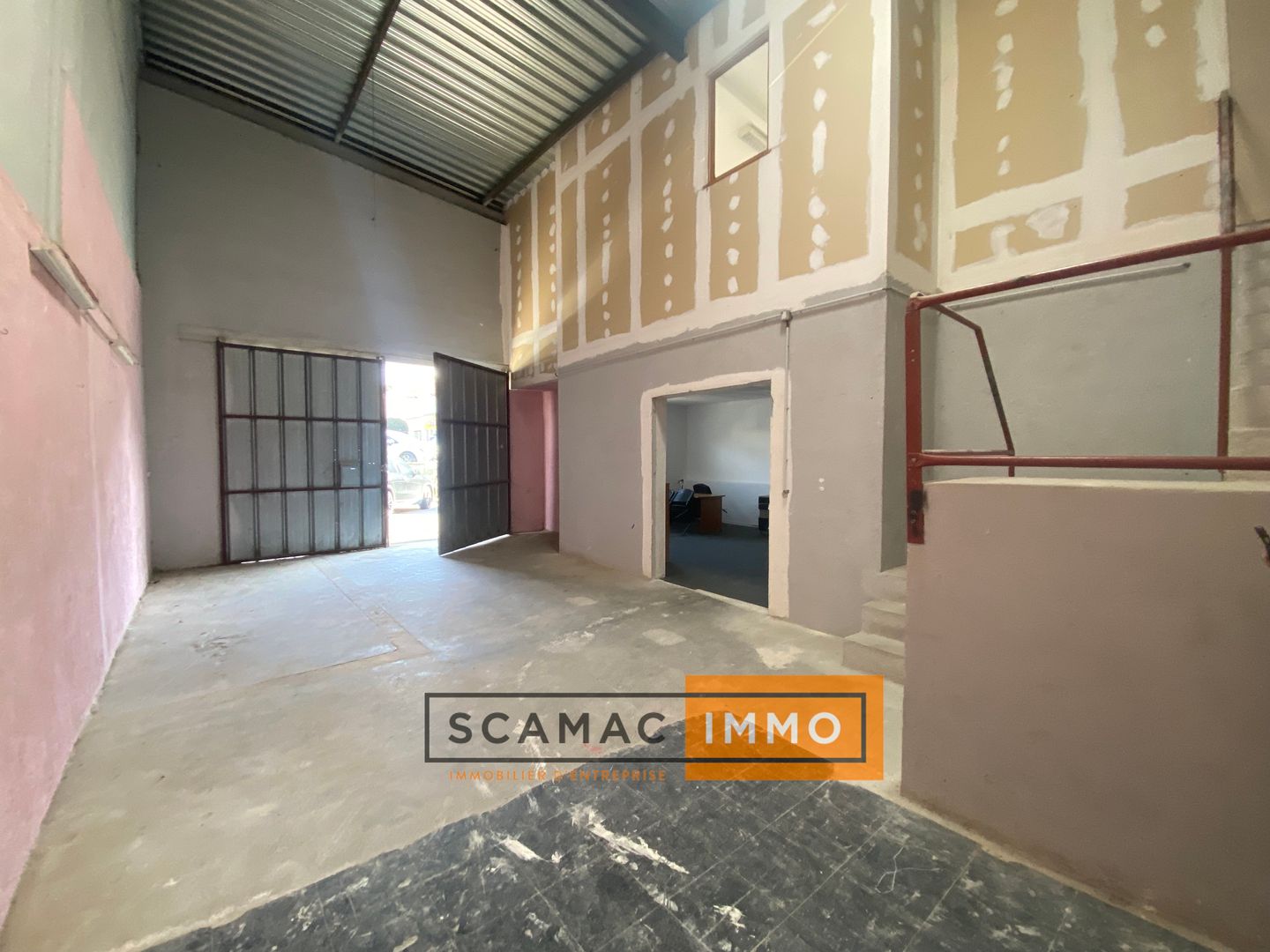 local commercial de 128m², Venelles (Bouches-du-Rhône)
