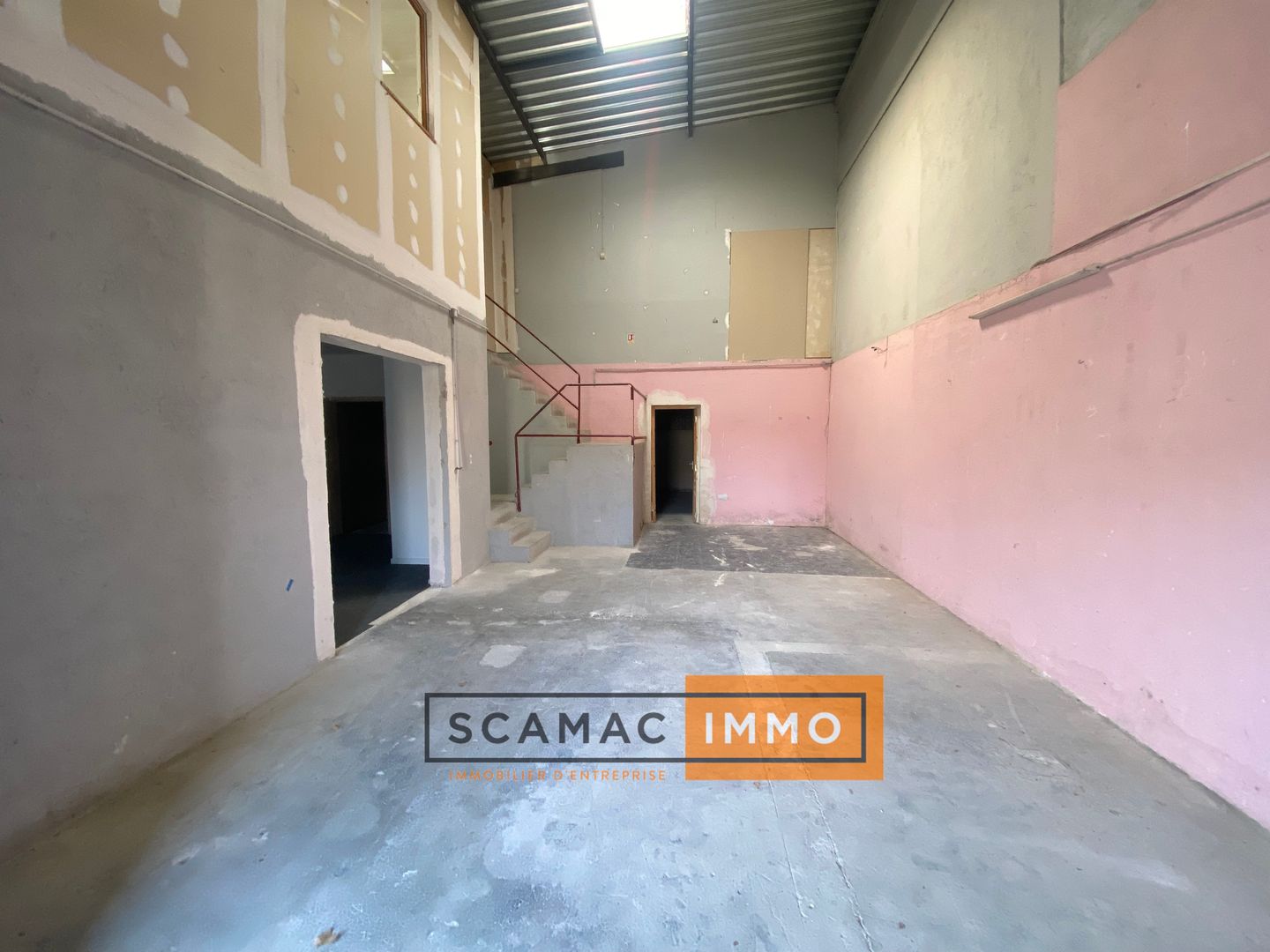 local commercial de 128m², Venelles (Bouches-du-Rhône)