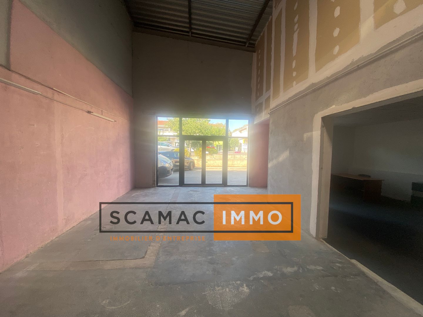local commercial de 128m², Venelles (Bouches-du-Rhône)
