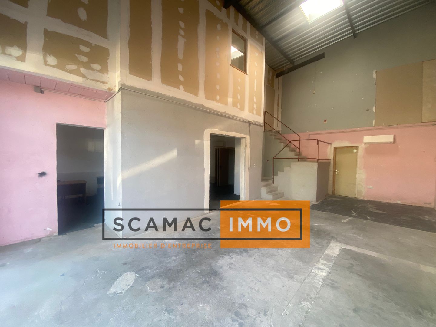 local commercial de 128m², Venelles (Bouches-du-Rhône)