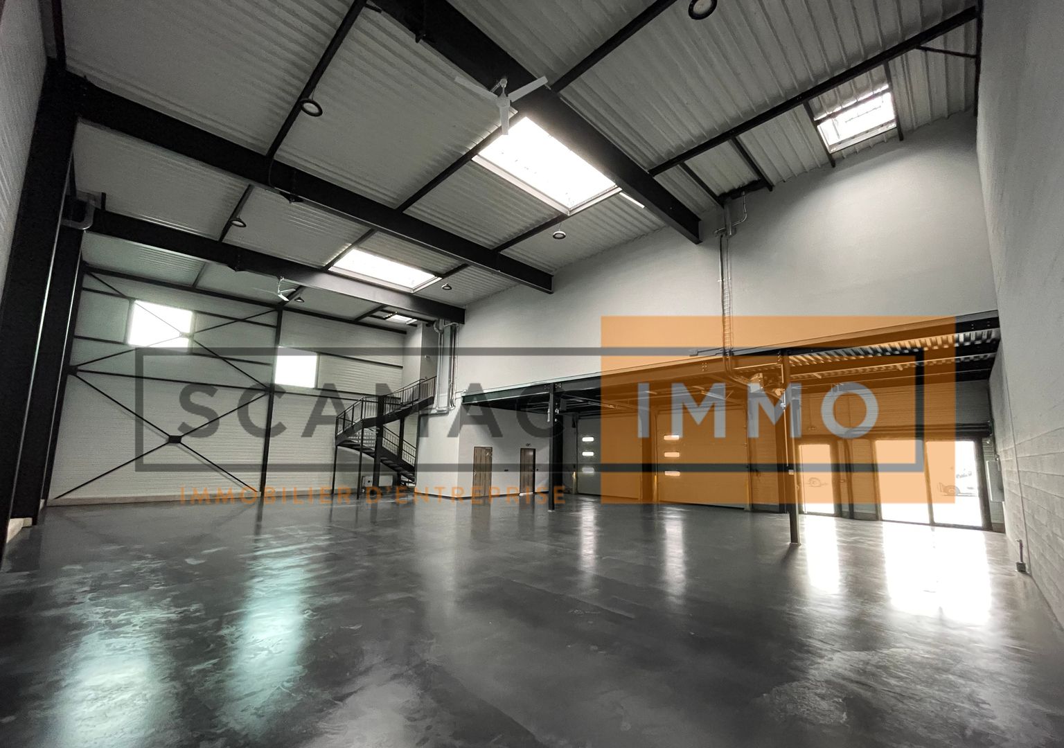 local d'activités de 472m², Courtry (Seine-et-Marne)