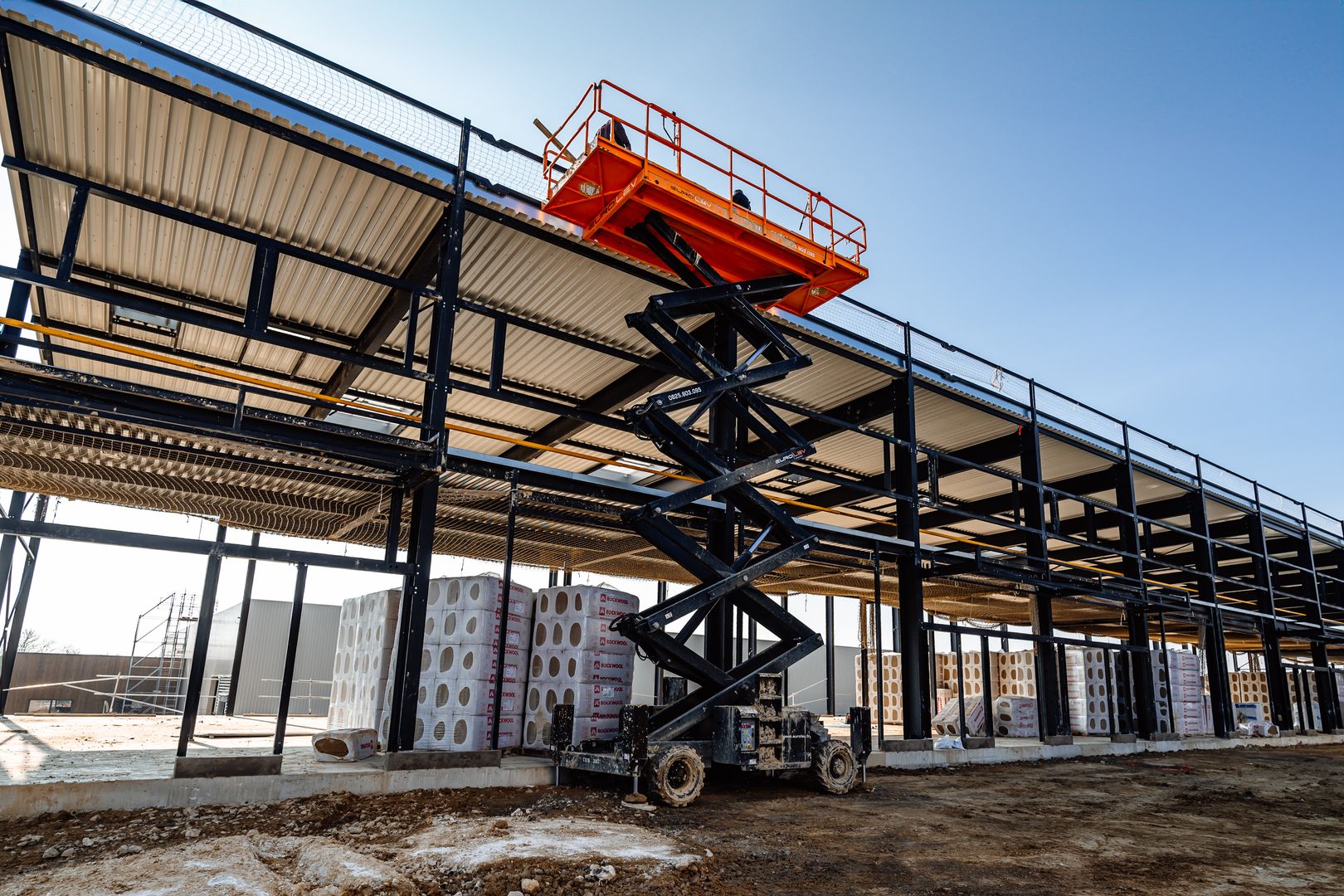 local d'activités de 717m², Courtry (Seine-et-Marne)