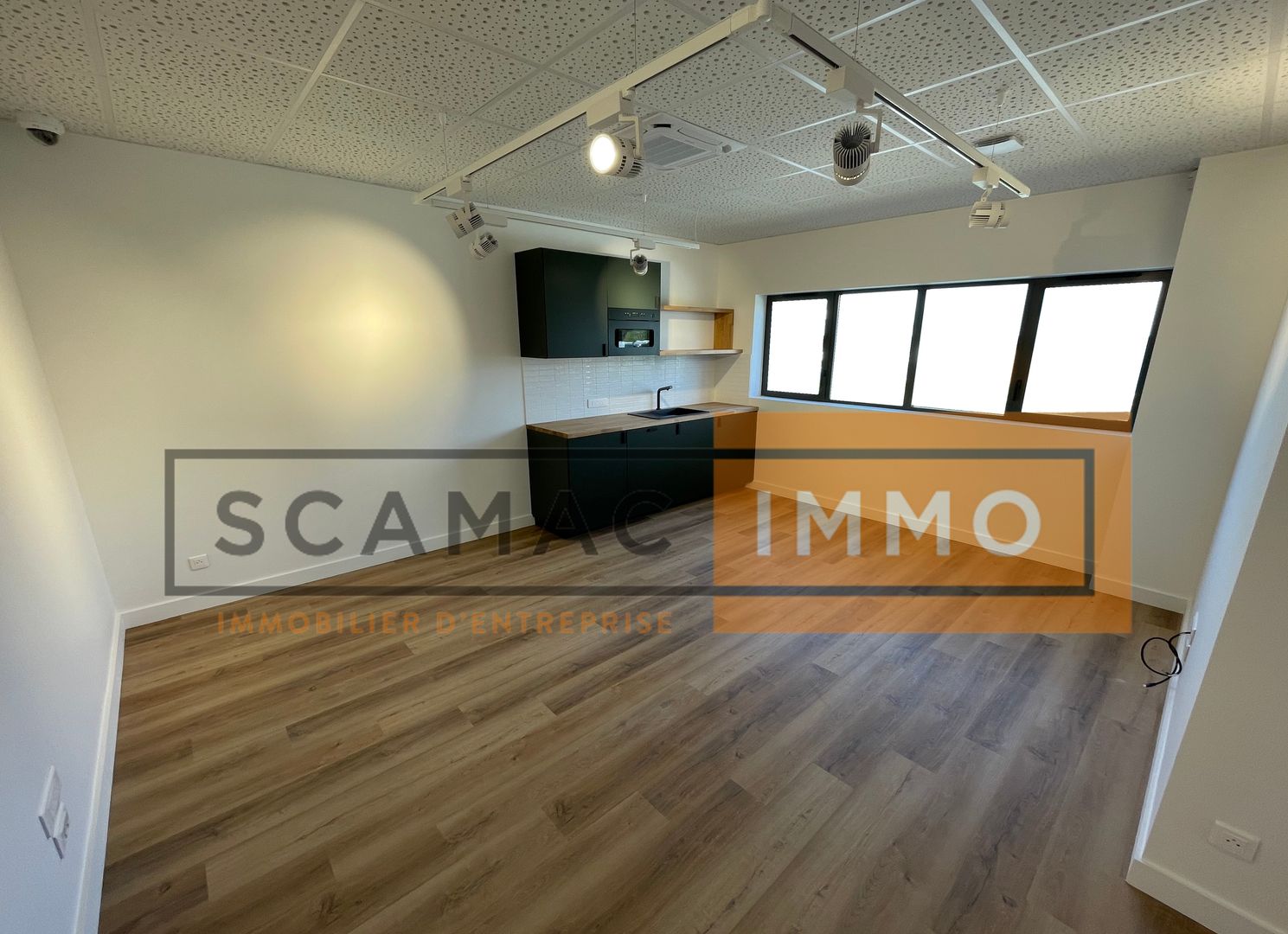 local d'activités de 210m², Courtry (Seine-et-Marne)