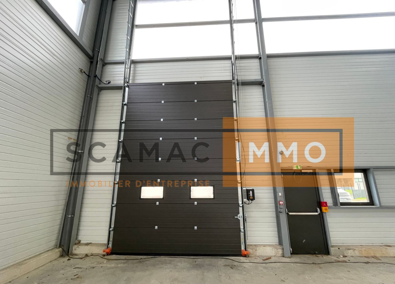 local d'activités de 2 324m², Torcy (Seine-et-Marne)