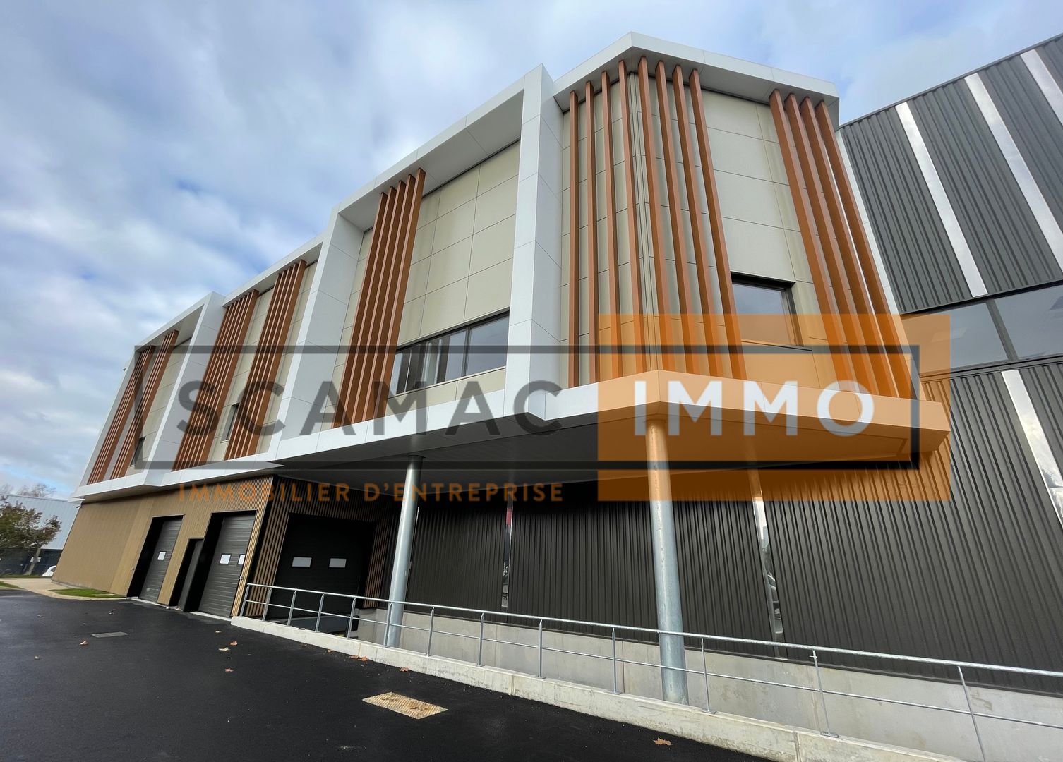 local d'activités de 2 324m², Torcy (Seine-et-Marne)