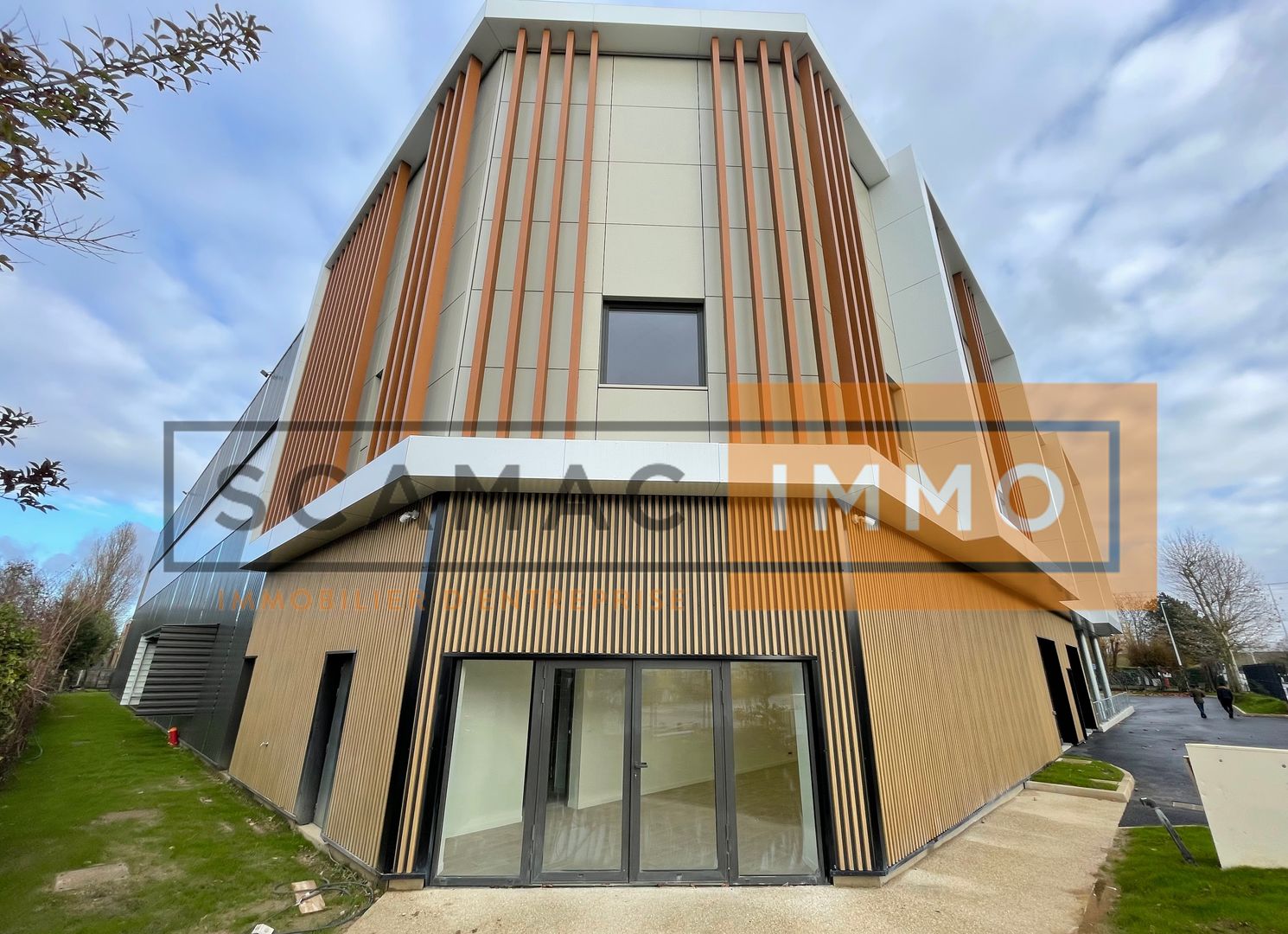 local d'activités de 3&nbsp;269m², Torcy (Seine-et-Marne)