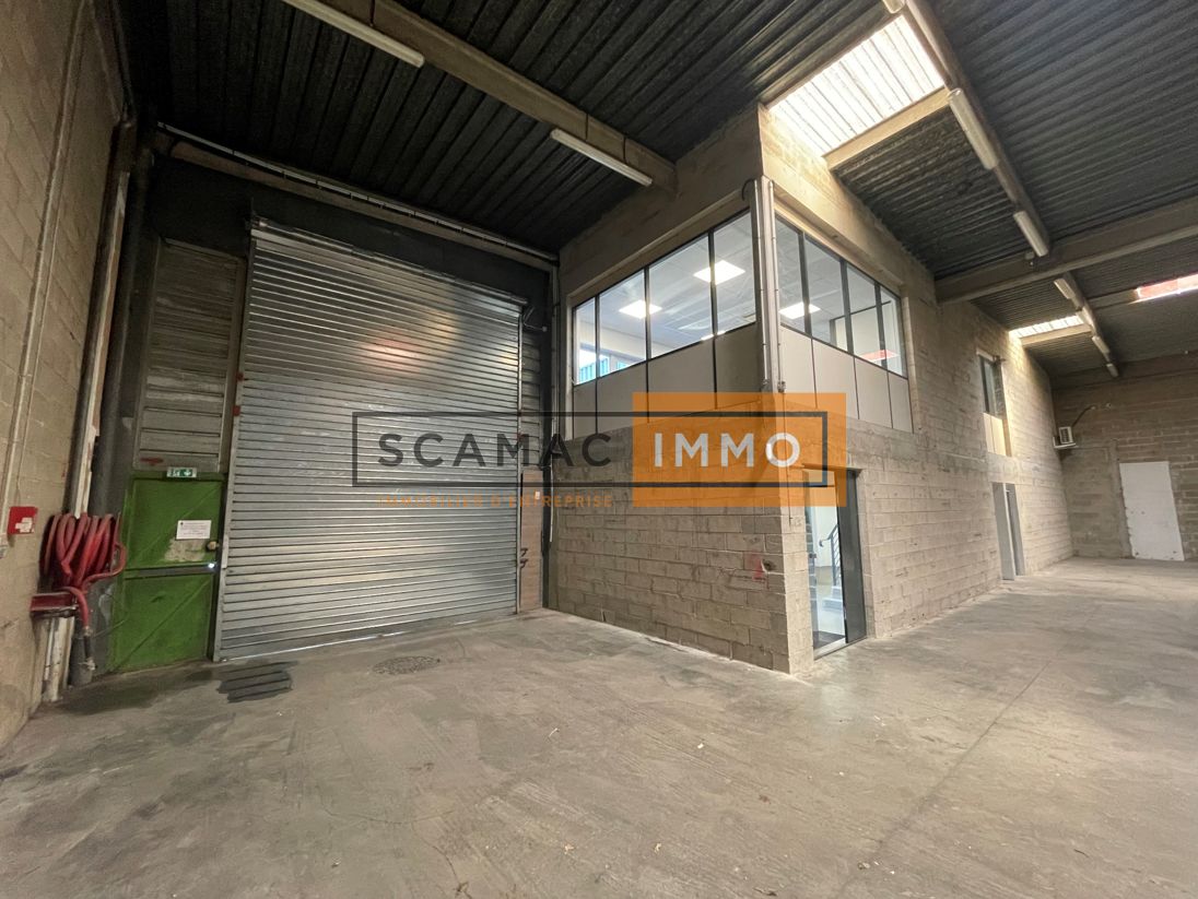 local d'activités de 911m², Torcy (Seine-et-Marne)