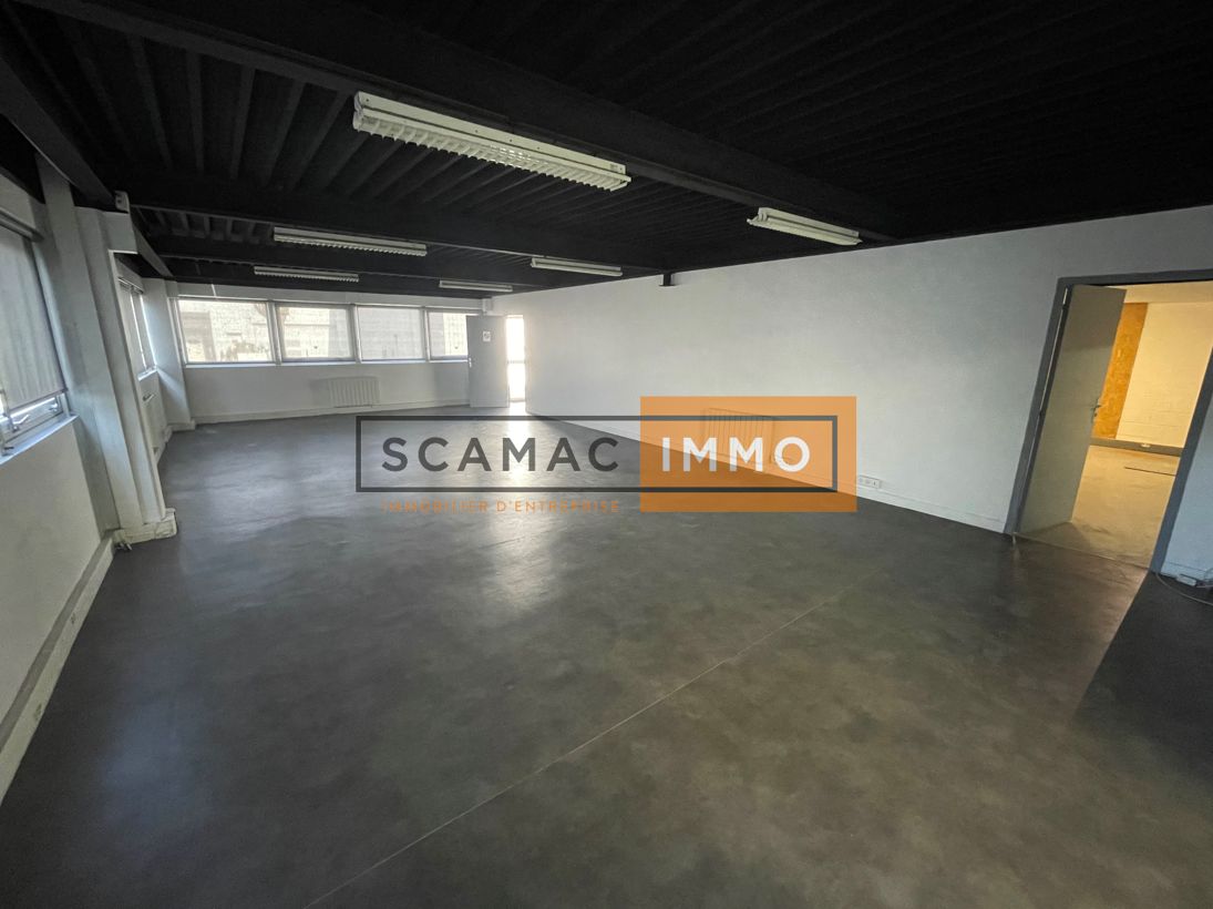 local d'activités de 911m², Torcy (Seine-et-Marne)