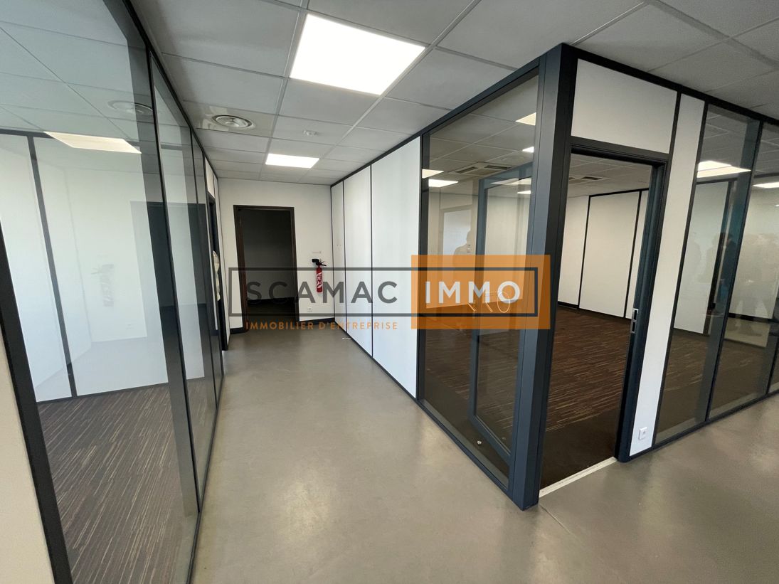 local d'activités de 911m², Torcy (Seine-et-Marne)
