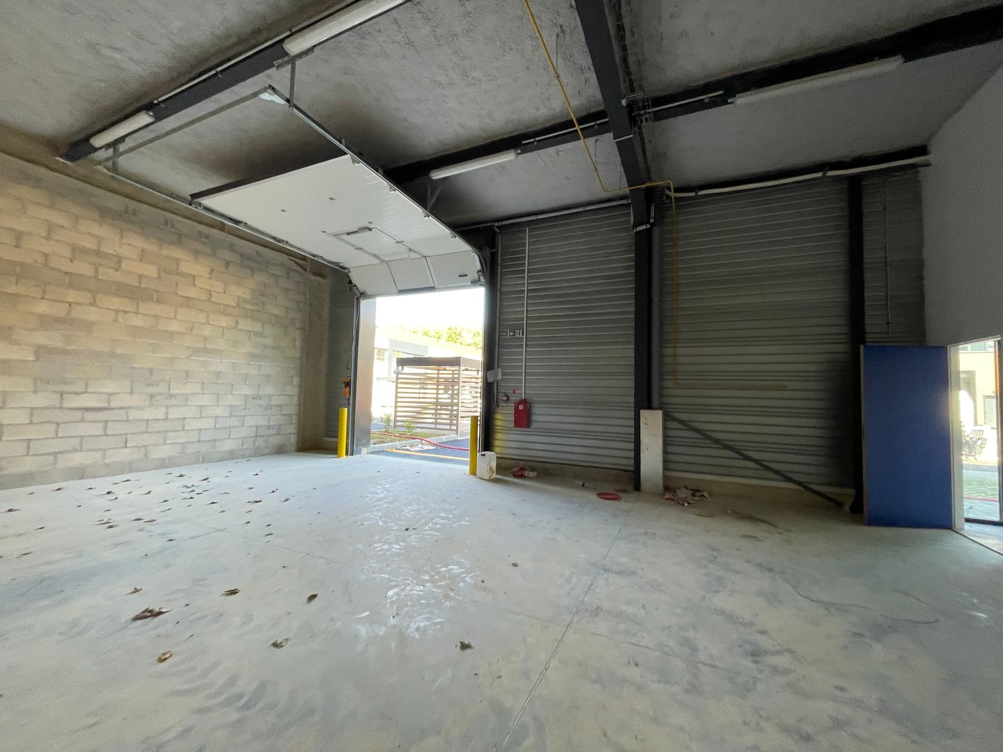 local d'activités de 452m², Trappes (Yvelines)