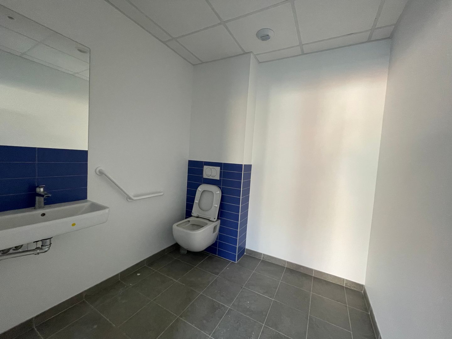 local d'activités de 452m², Trappes (Yvelines)