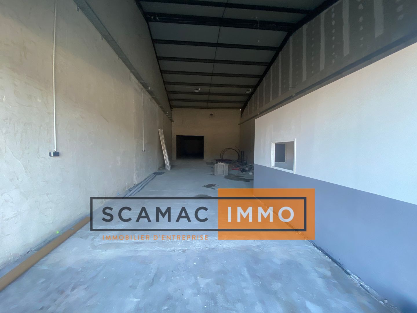 local commercial de 400m², Cabriès (Bouches-du-Rhône)