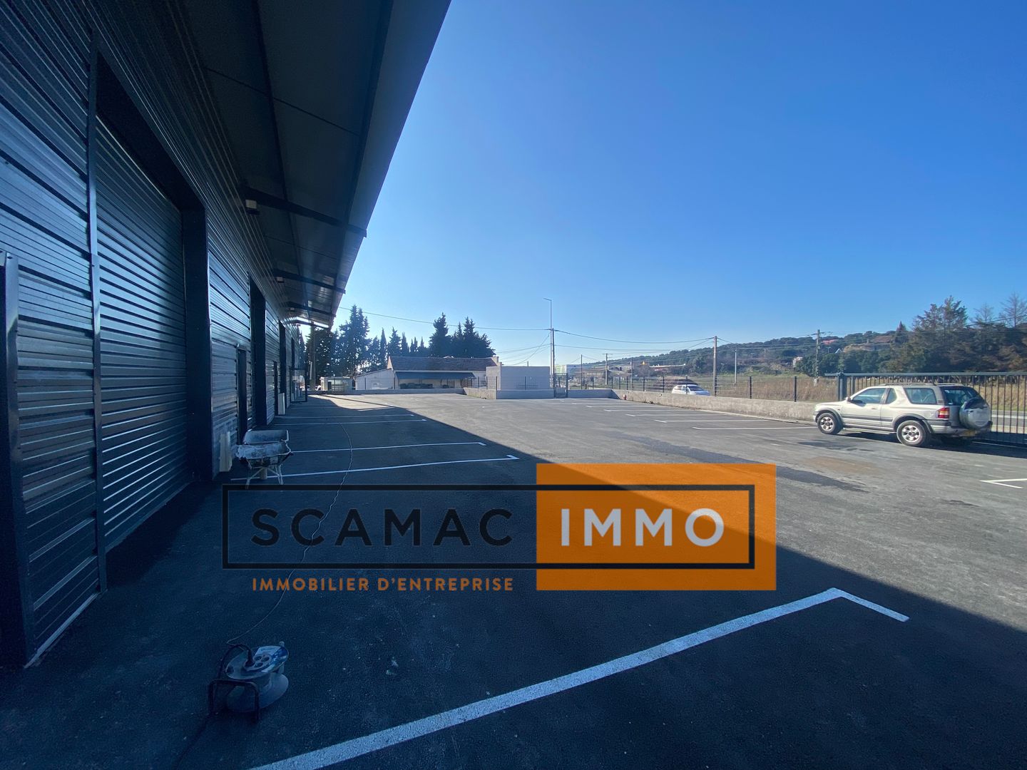 local commercial de 400m², Cabriès (Bouches-du-Rhône)