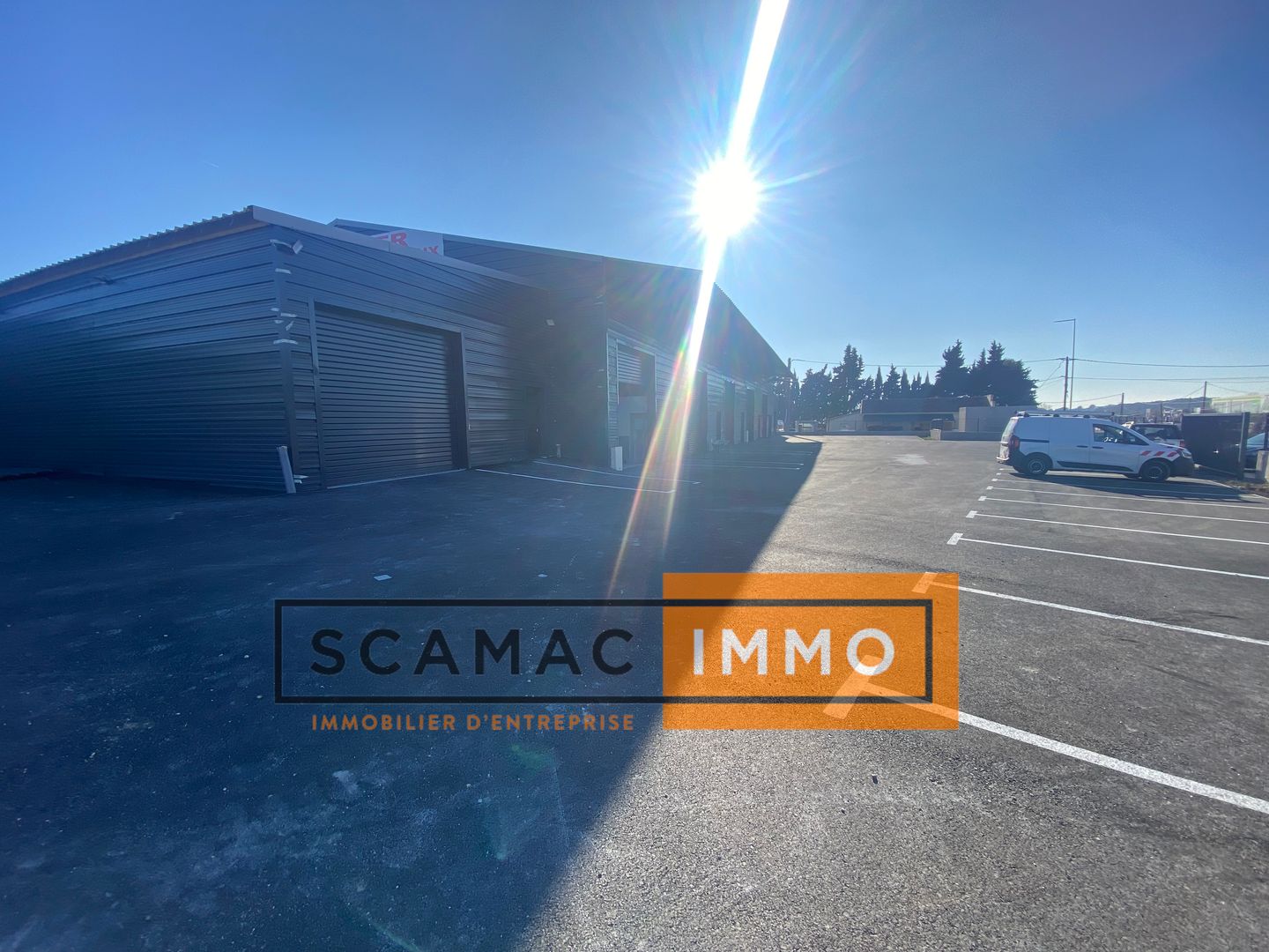 local commercial de 400m², Cabriès (Bouches-du-Rhône)