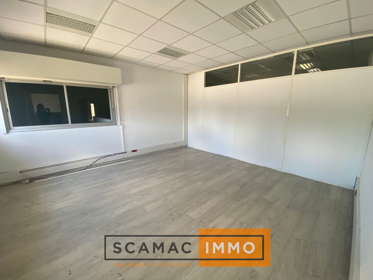 local d'activités de 1 127m², Les Milles (Bouches-du-Rhône)