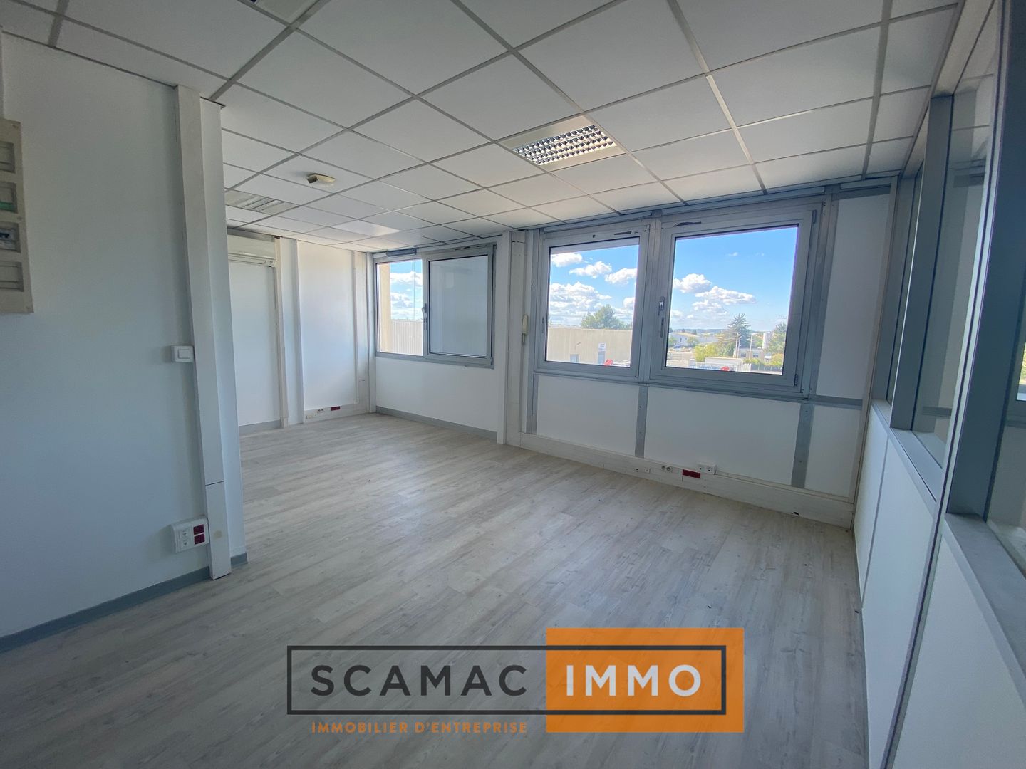 local d'activités de 1 127m², Les Milles (Bouches-du-Rhône)