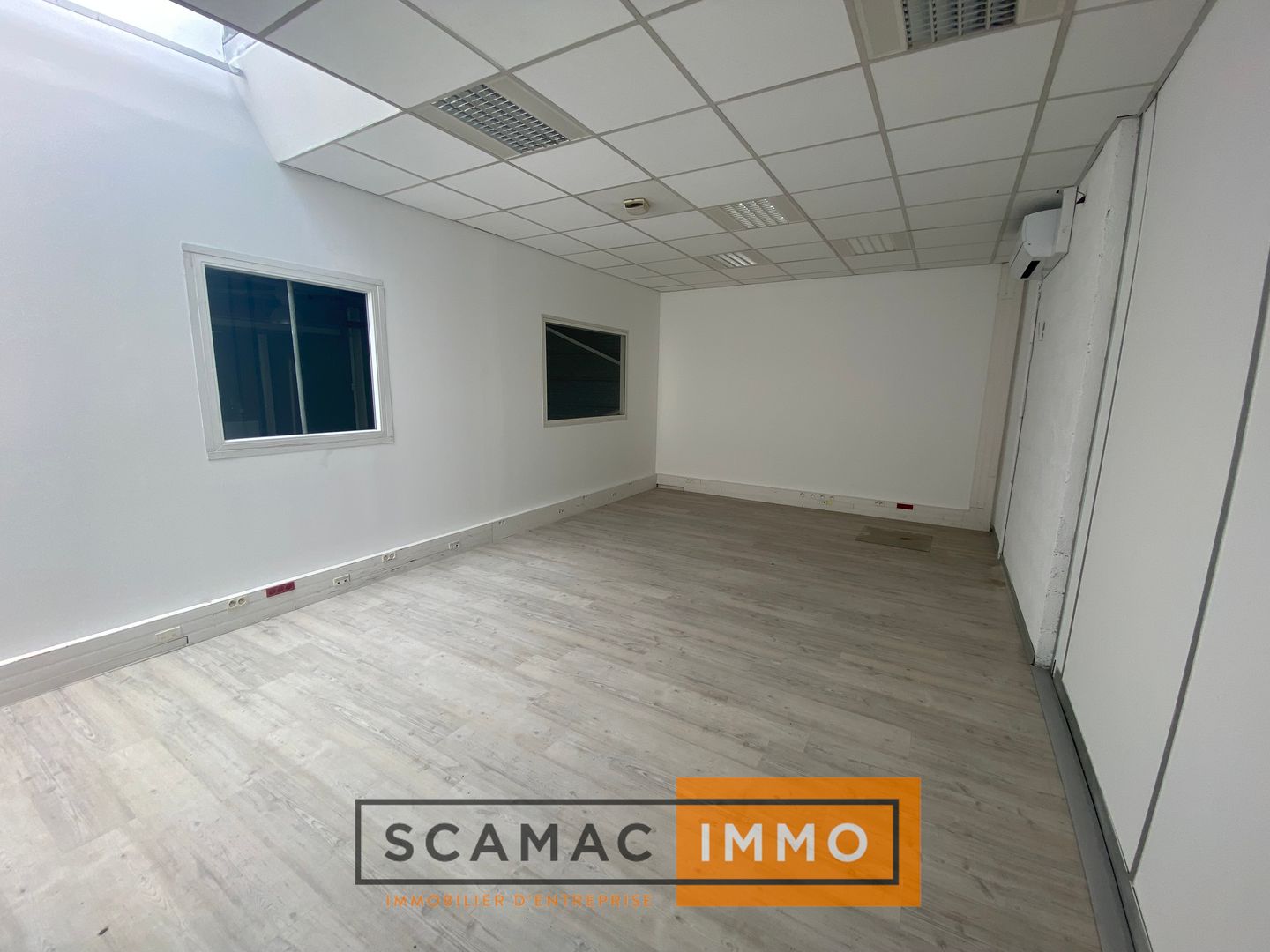 local d'activités de 1 127m², Les Milles (Bouches-du-Rhône)