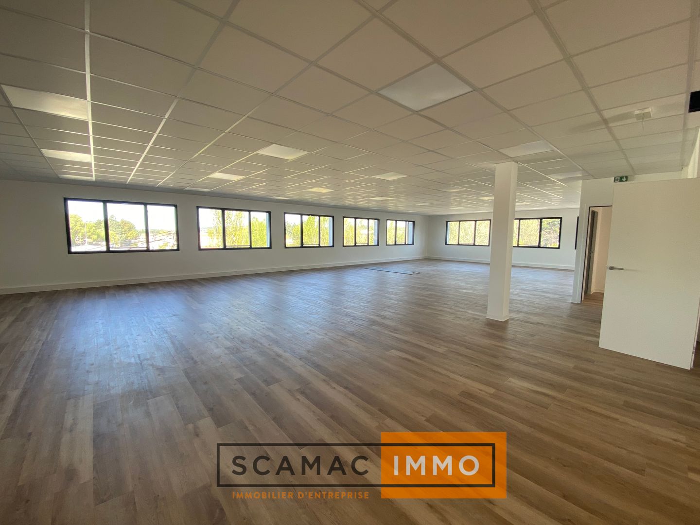 bureau de 375m², Éguilles (Bouches-du-Rhône)