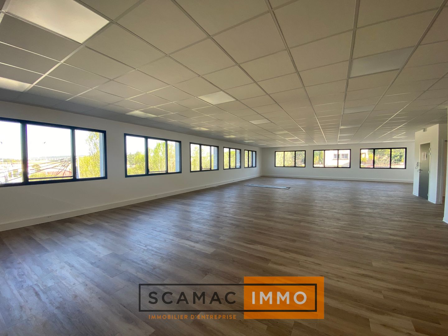 bureau de 375m², Éguilles (Bouches-du-Rhône)