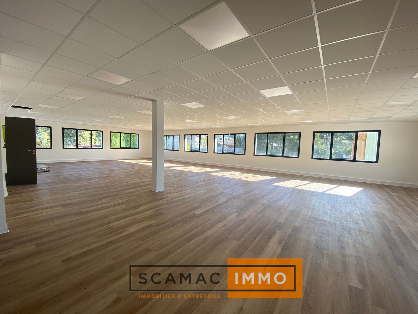 bureau de 375m², Éguilles (Bouches-du-Rhône)