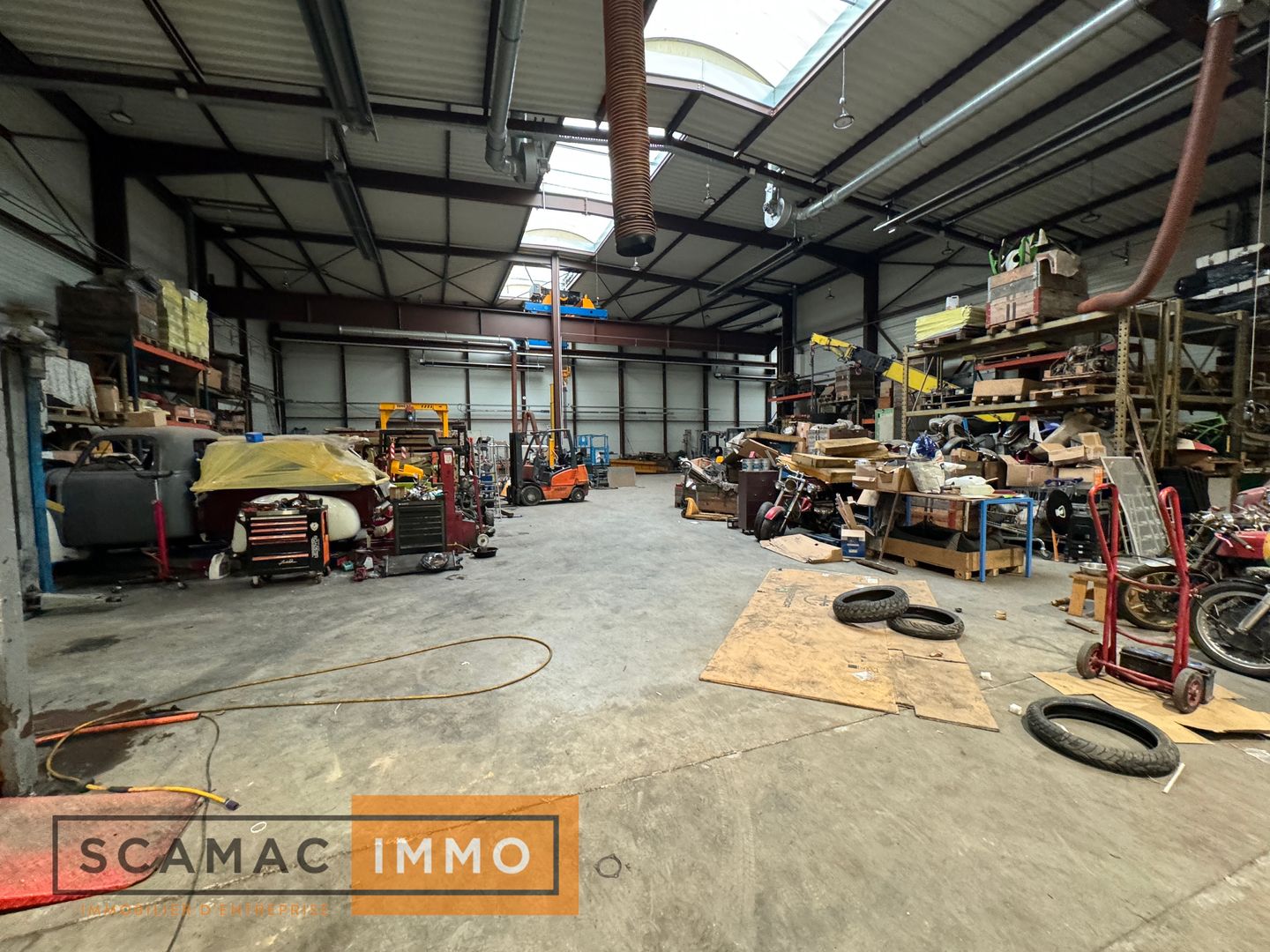 entrepôt de 1 605m², Linas (Essonne)