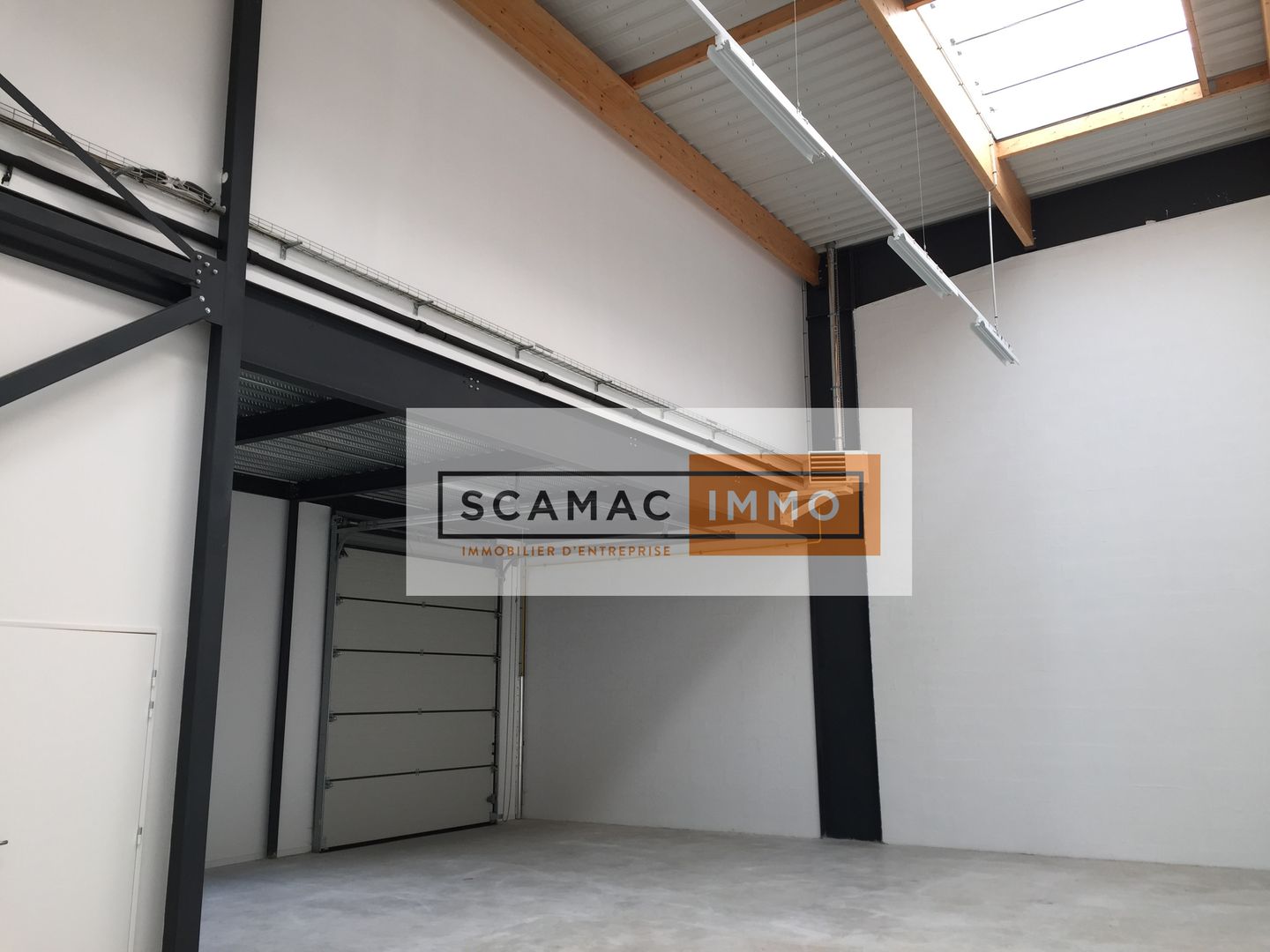 local d'activités de 235m², Lieusaint (Seine-et-Marne)