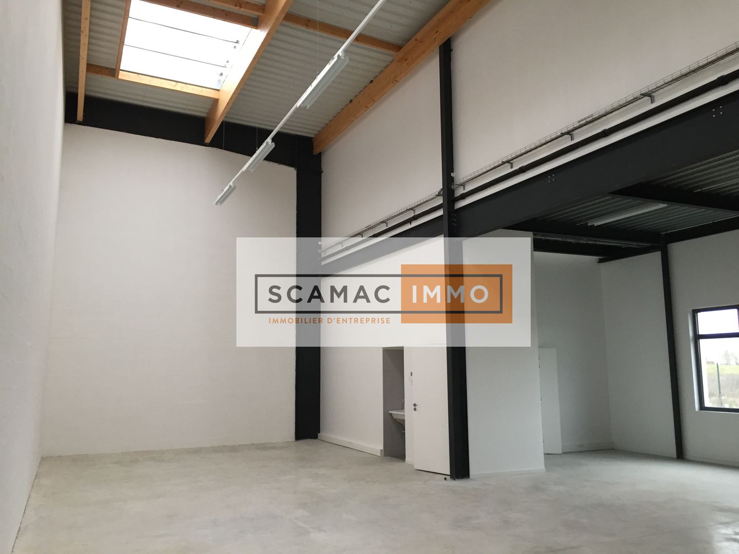 local d'activités de 235m², Lieusaint (Seine-et-Marne)