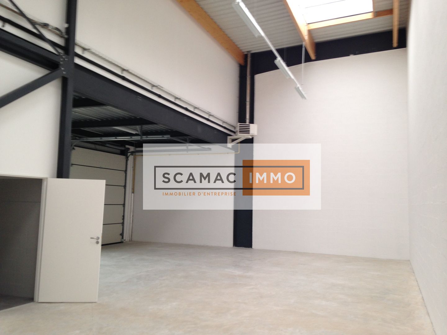 local d'activités de 235m², Lieusaint (Seine-et-Marne)