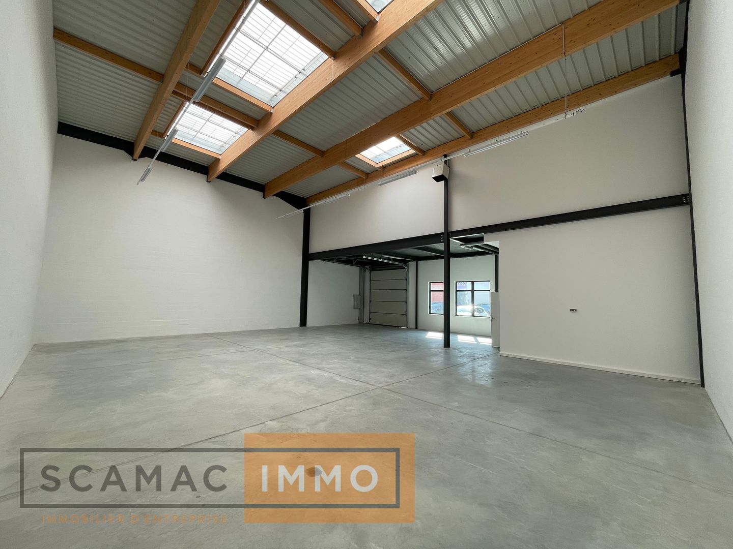 local d'activités de 580m², Lieusaint (Seine-et-Marne)