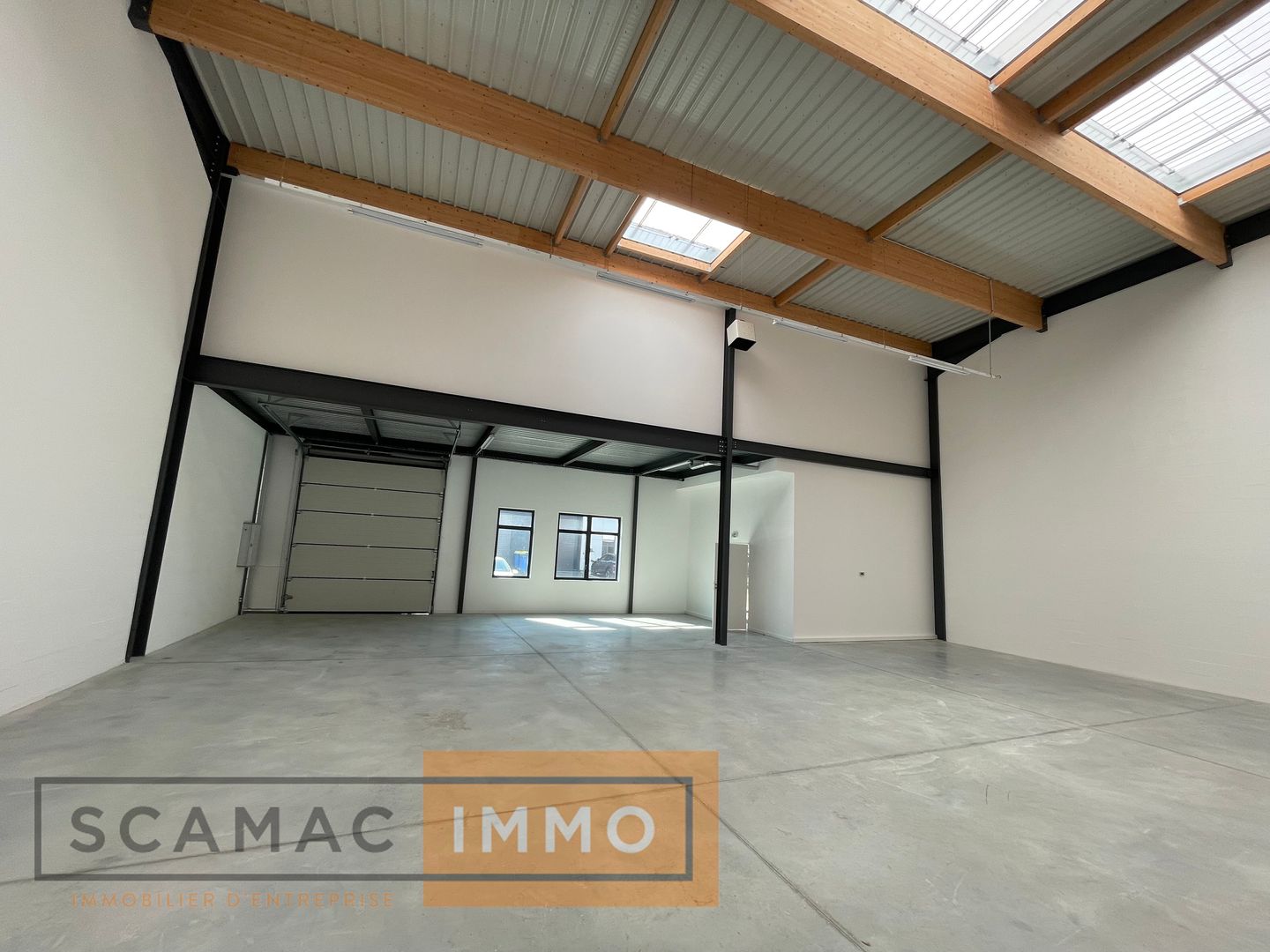 local d'activités de 580m², Lieusaint (Seine-et-Marne)