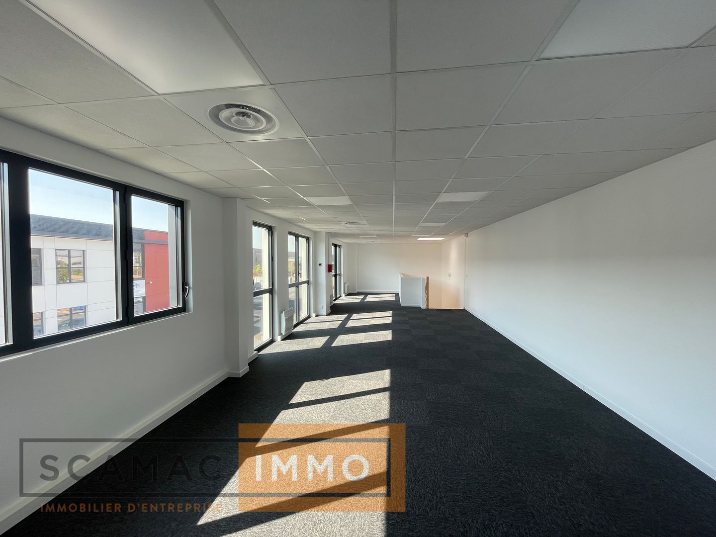 local d'activités de 580m², Lieusaint (Seine-et-Marne)