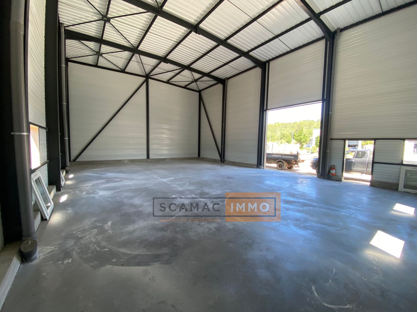 entrepôt de 200m², Brignoles (Var)