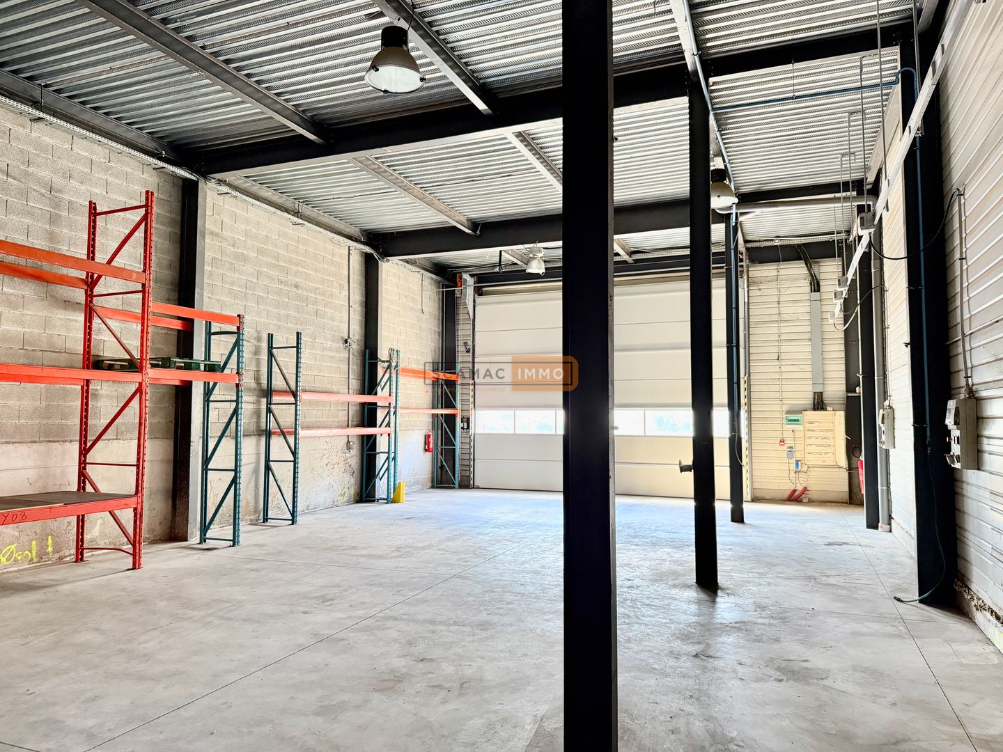 entrepôt de 240m², Fréjus (Var)